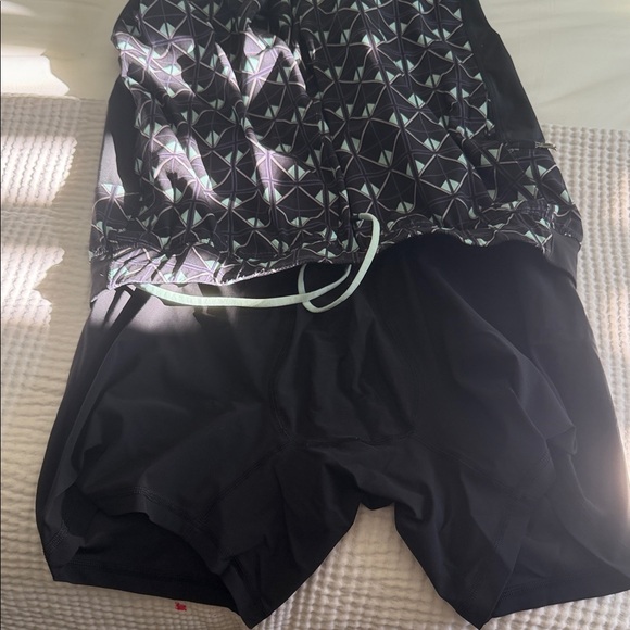 Geometric Patterned Shorts - Picture 10 of 10